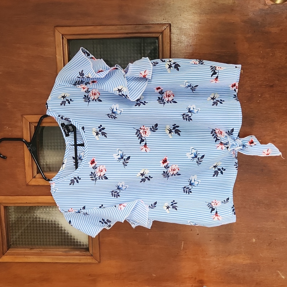 Super Cute, Rue 21, Large (fits more like medium) tie blouse